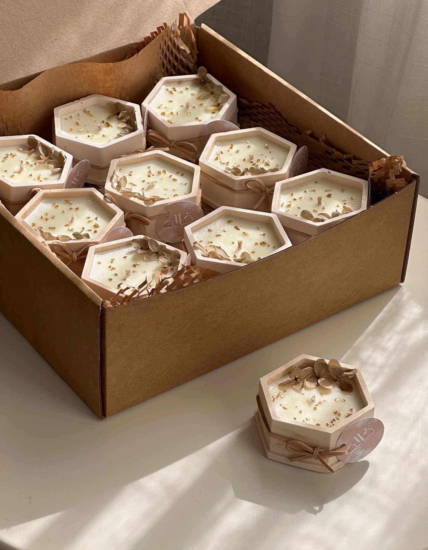 Soft brown petals Candles شموع البتلات البنية