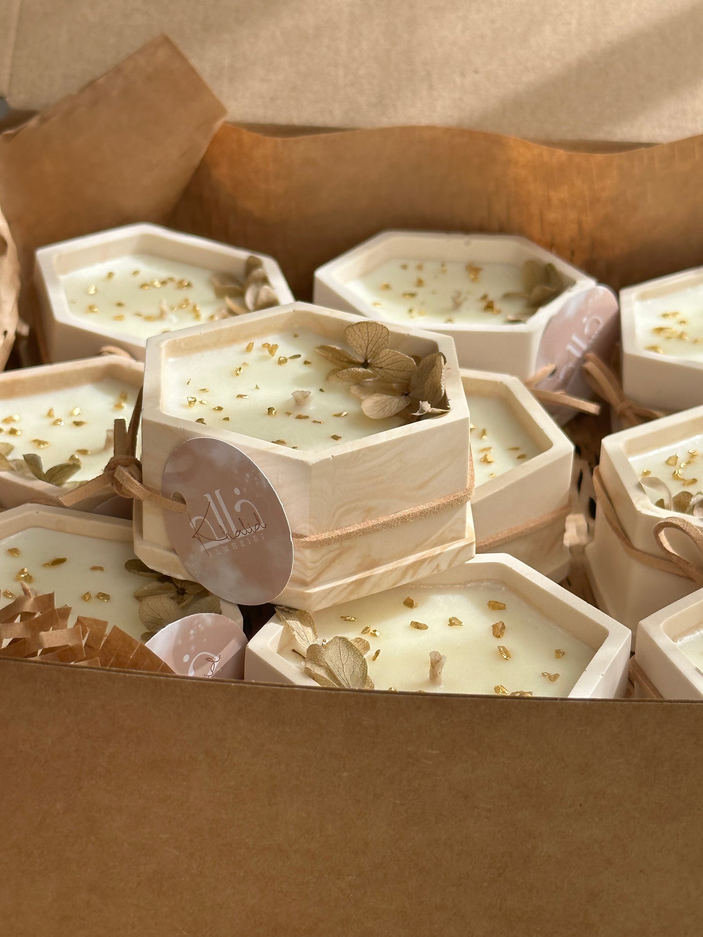 Soft brown petals Candles شموع البتلات البنية