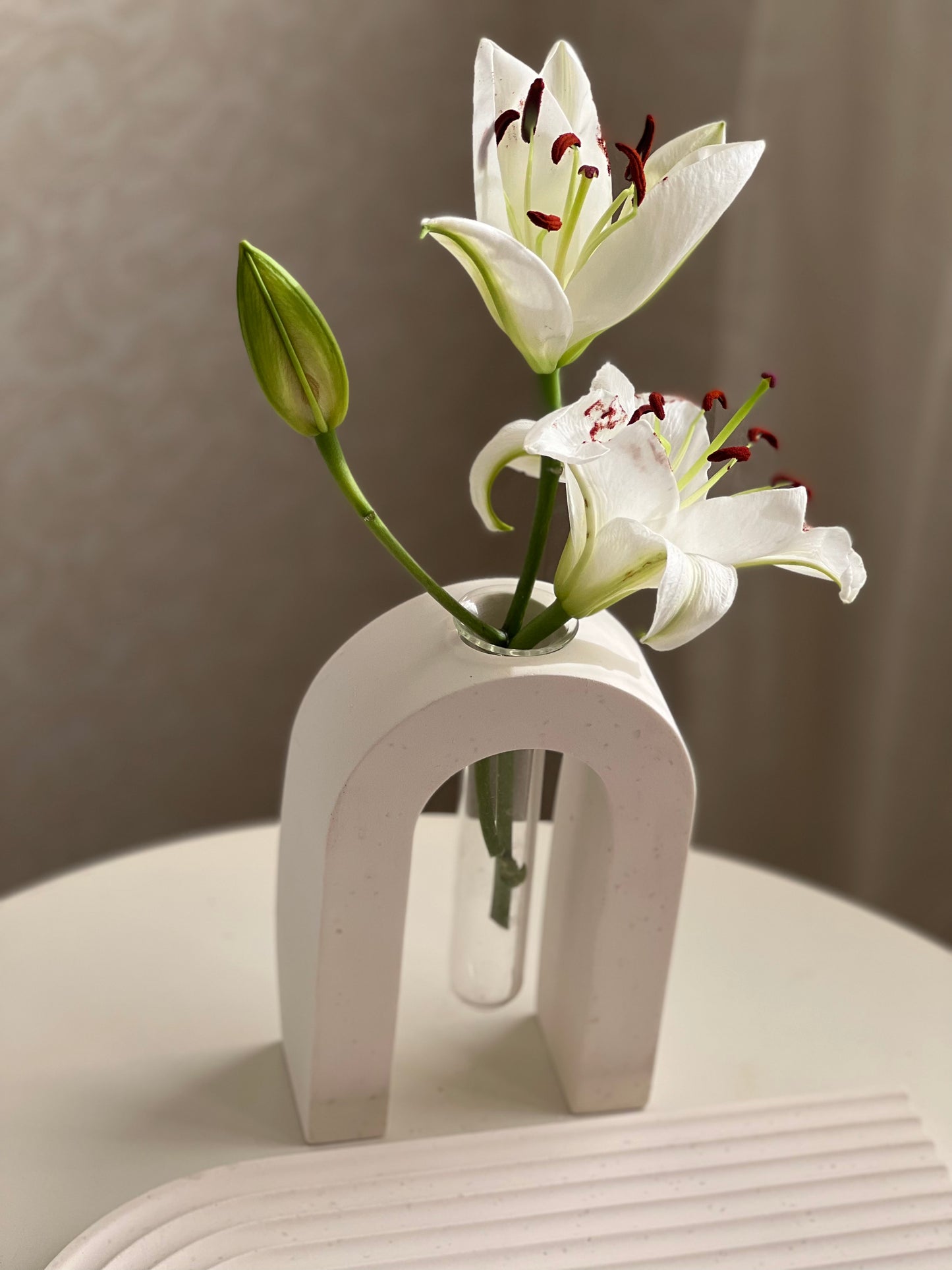 Escada Mirror and Arch vase set